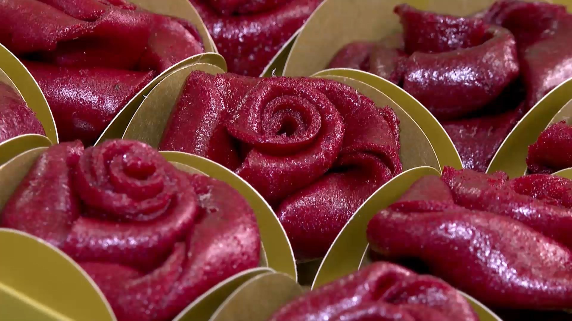 Fruits and vegetables that would go to waste become edible vegetable leather in ES