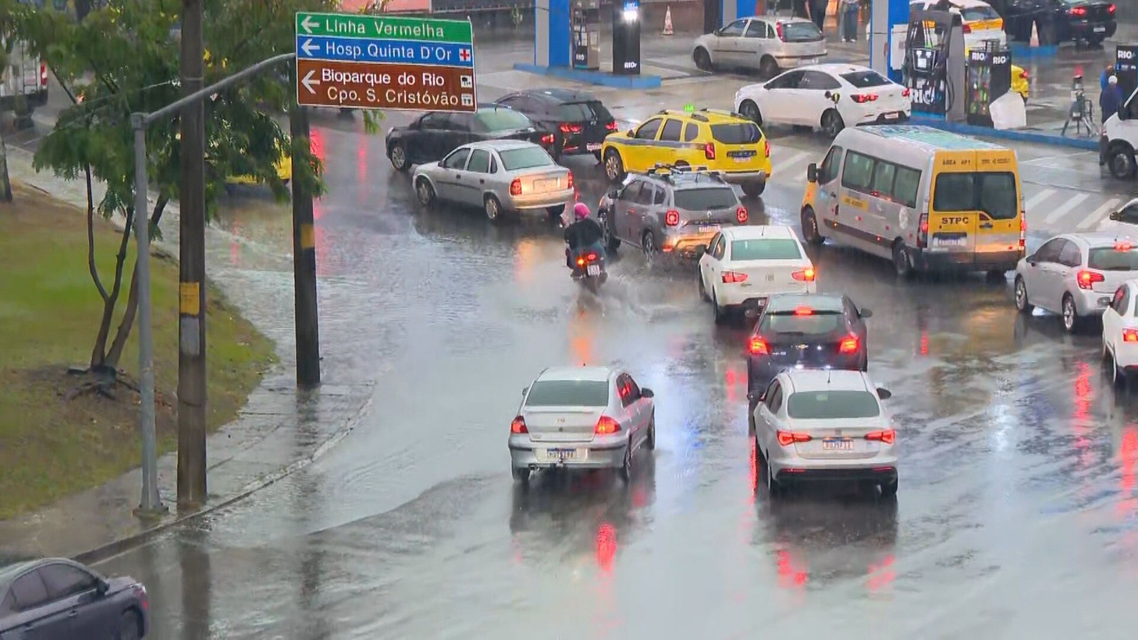 Rio de Janeiro records almost a thousand lightning strikes on Wednesday morning; more rain forecast for the day