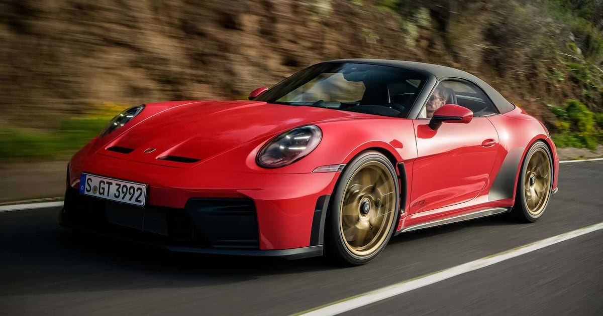 Porsche reveals 911 Cabriolet with GT3 DNA with 510hp and manual gearbox