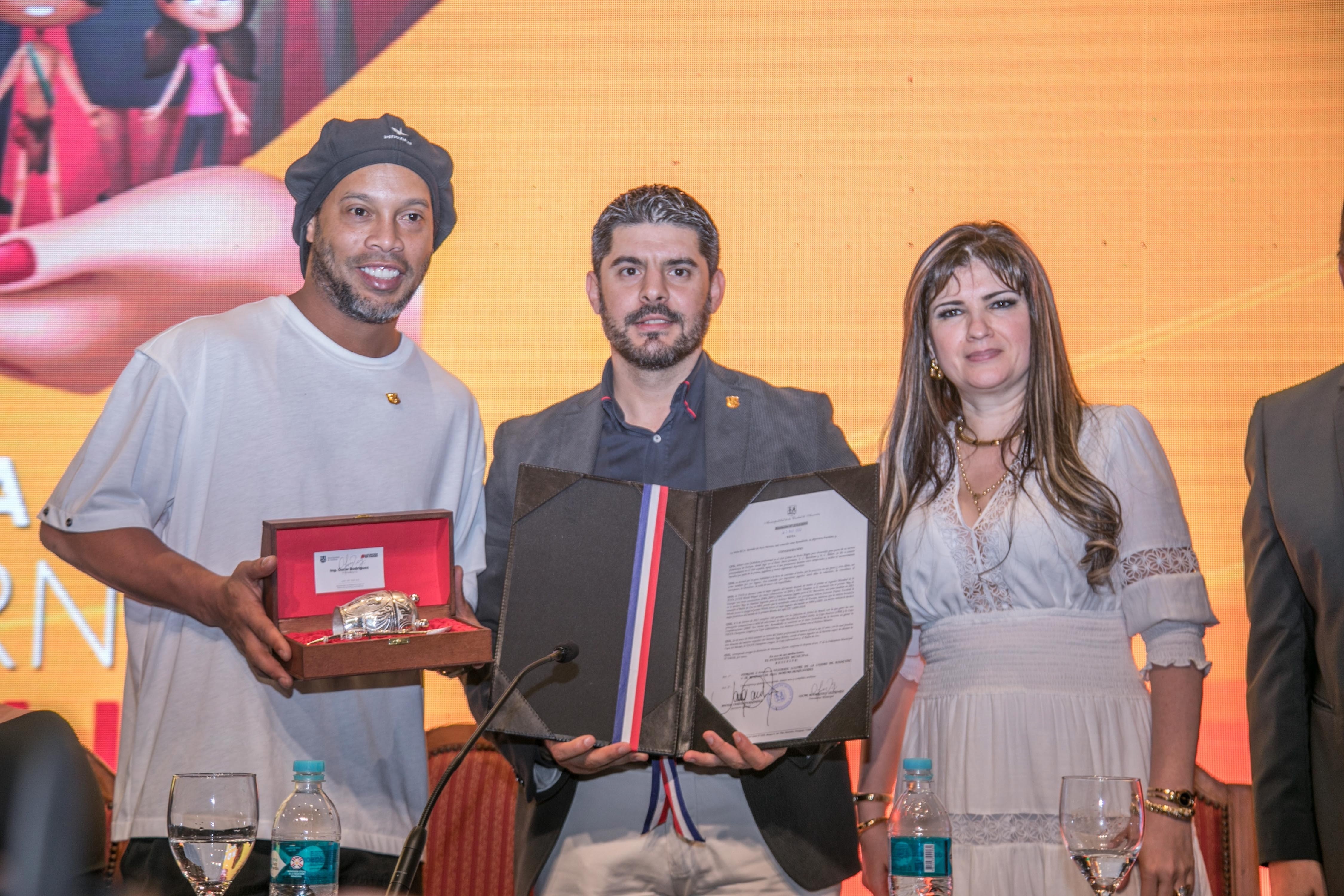 Fugitive for six years, businesswoman who took Ronaldinho to Paraguay is arrested and seeks bail