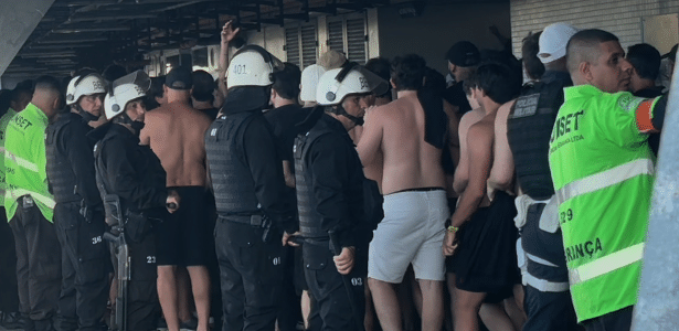 Corintianos transferidos das cativas para setor visitante no Maracanã