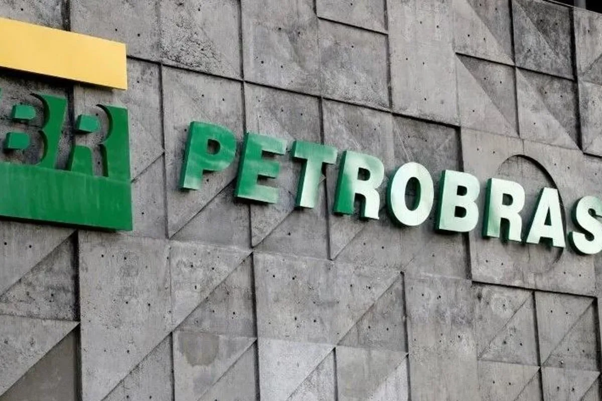 Will Petrobras (PETR4) pay extraordinary dividends?
