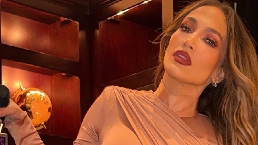 Jennifer Lopez emerges with nude dress and showing off legs