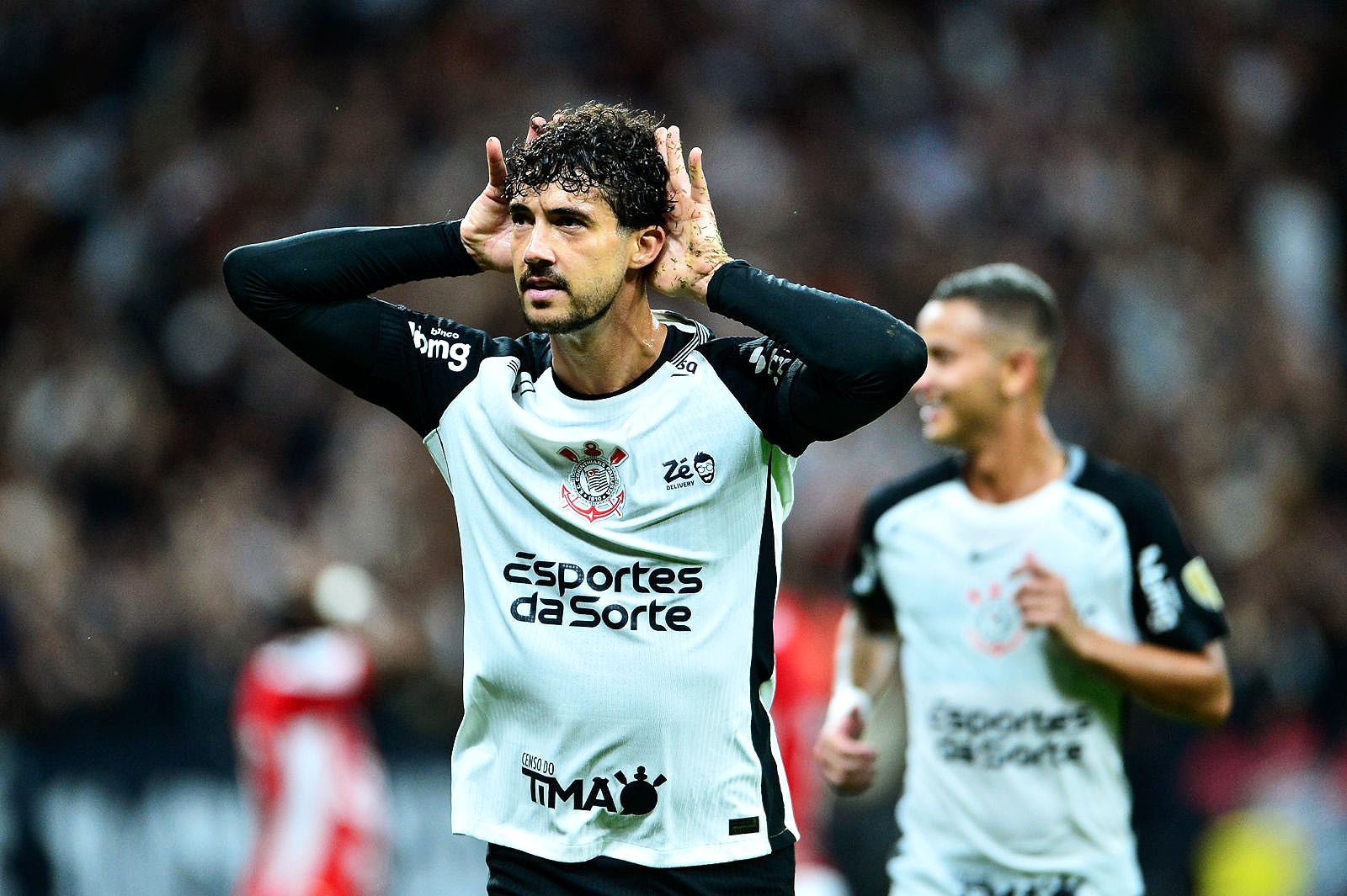 Gustavo Henrique tries to explain the Corinthians goal play: "I don't know exactly how I did it"