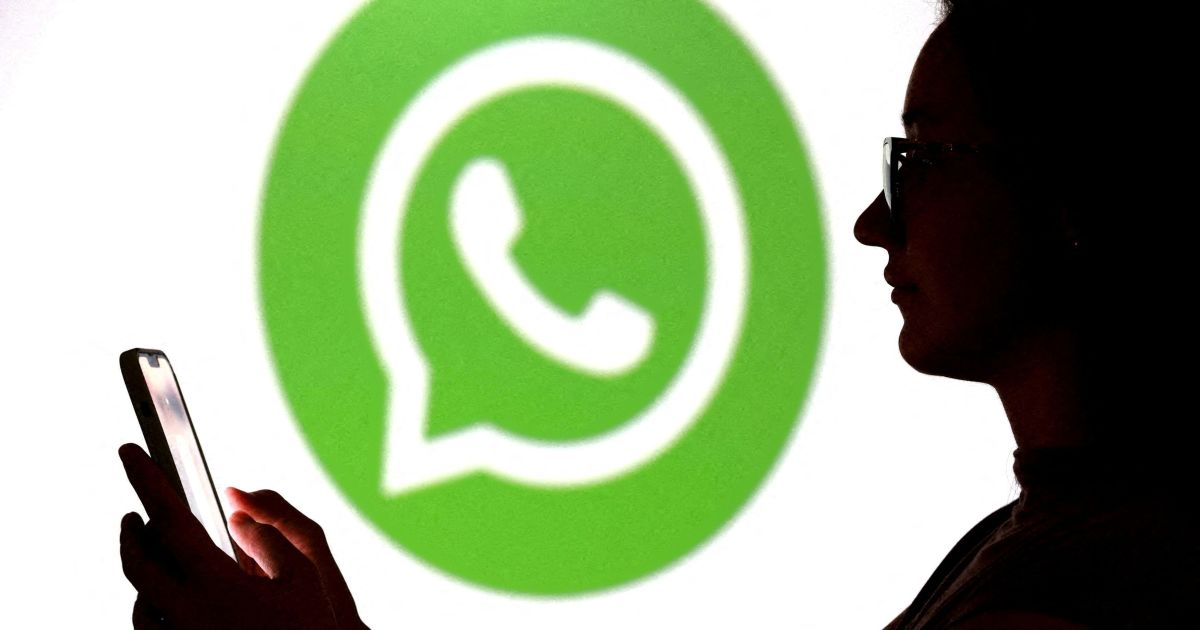 Russia Blocks WhatsApp and Suggests Government-Backed App