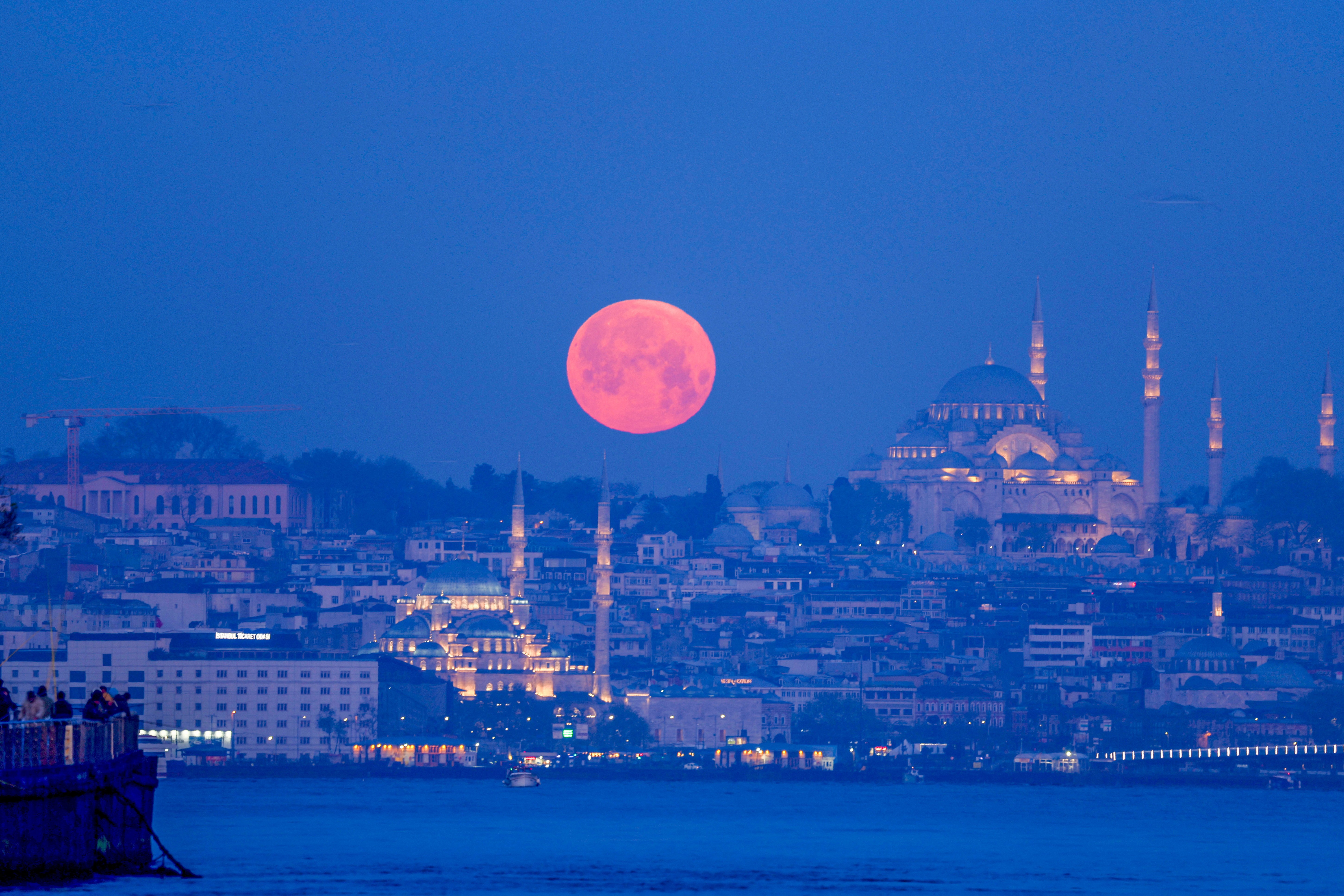 'Pink Moon' will shine in the sky today; understand the name and why it is known as such