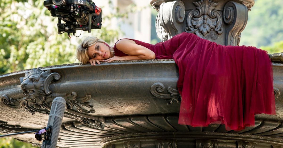 Carolina Dieckmann says she visited AA for role in "(Des)Controle"