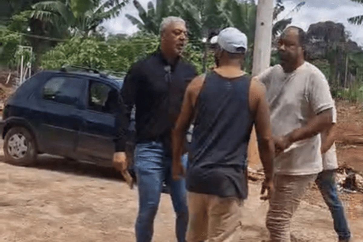 “I'll give you a whacking”: Civil servant threatens resident after dispute over 'energy leech'