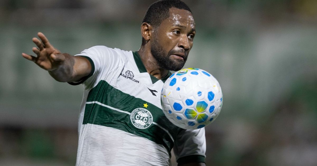 Coritiba sofre gol no fim e cede empate para a Chapecoense pelo Brasileirão