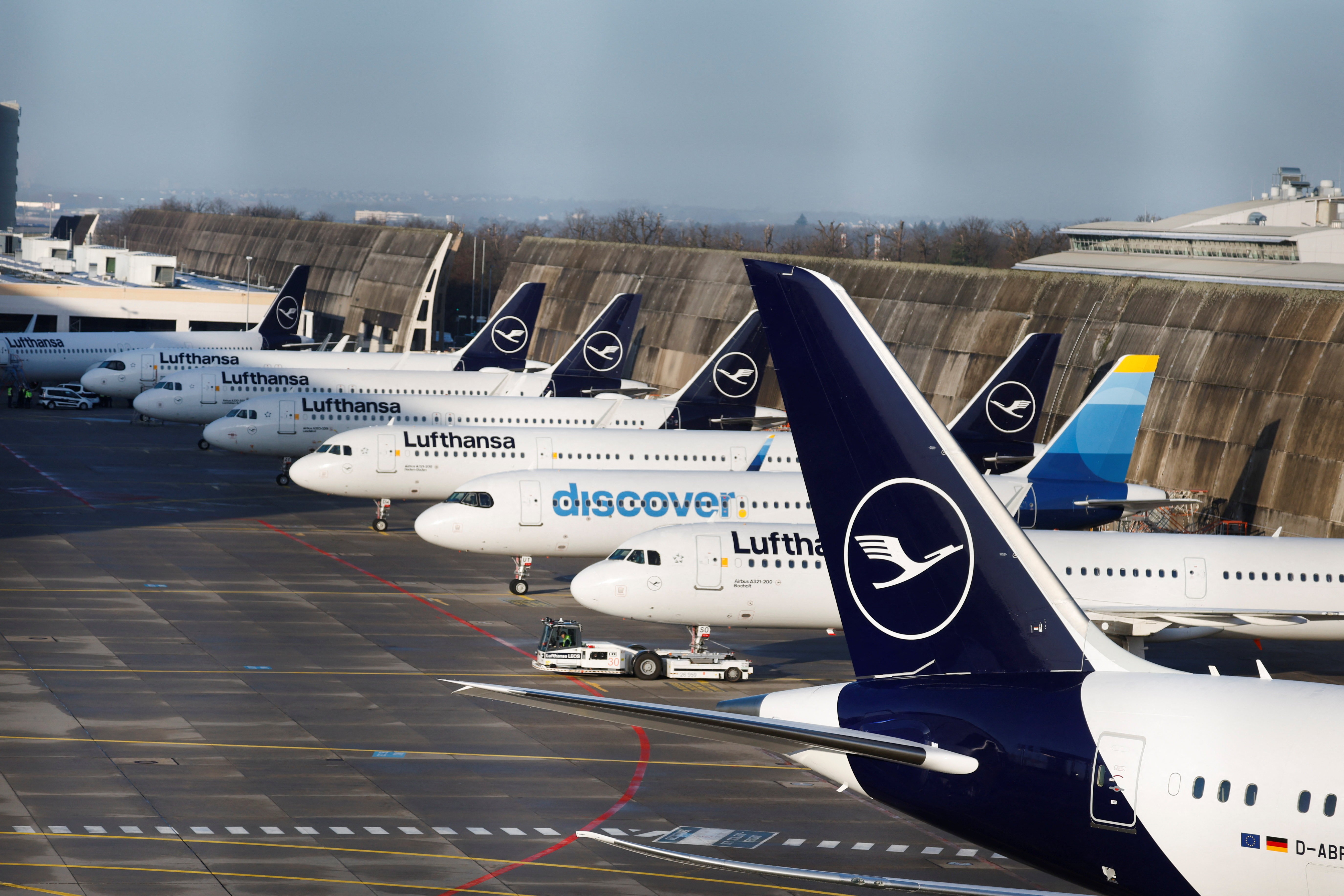 European Union recommends more home office and fewer air trips amid energy crisis