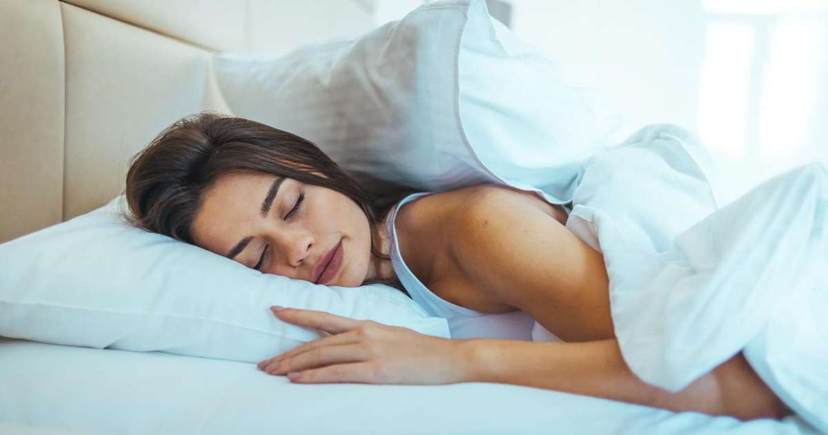 Silk skin: why the right pillowcase protects skin and hair