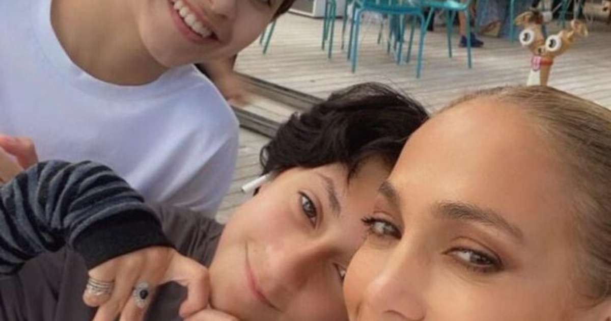 Jennifer Lopez Celebrates 18th Birthday of Twin Children